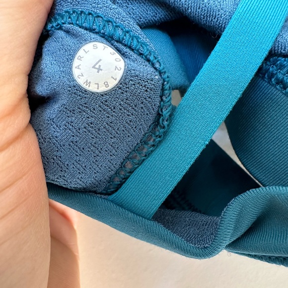 Lululemon high neck energy sports bra size 4 - Picture 3 of 3